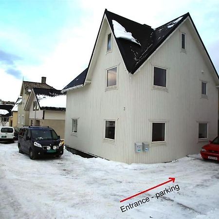 Sentral Leilighet Med 3 Soverom ハーシュタ エクステリア 写真