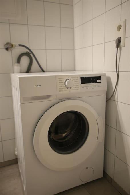 Sentral Leilighet Med 3 Soverom ハーシュタ エクステリア 写真